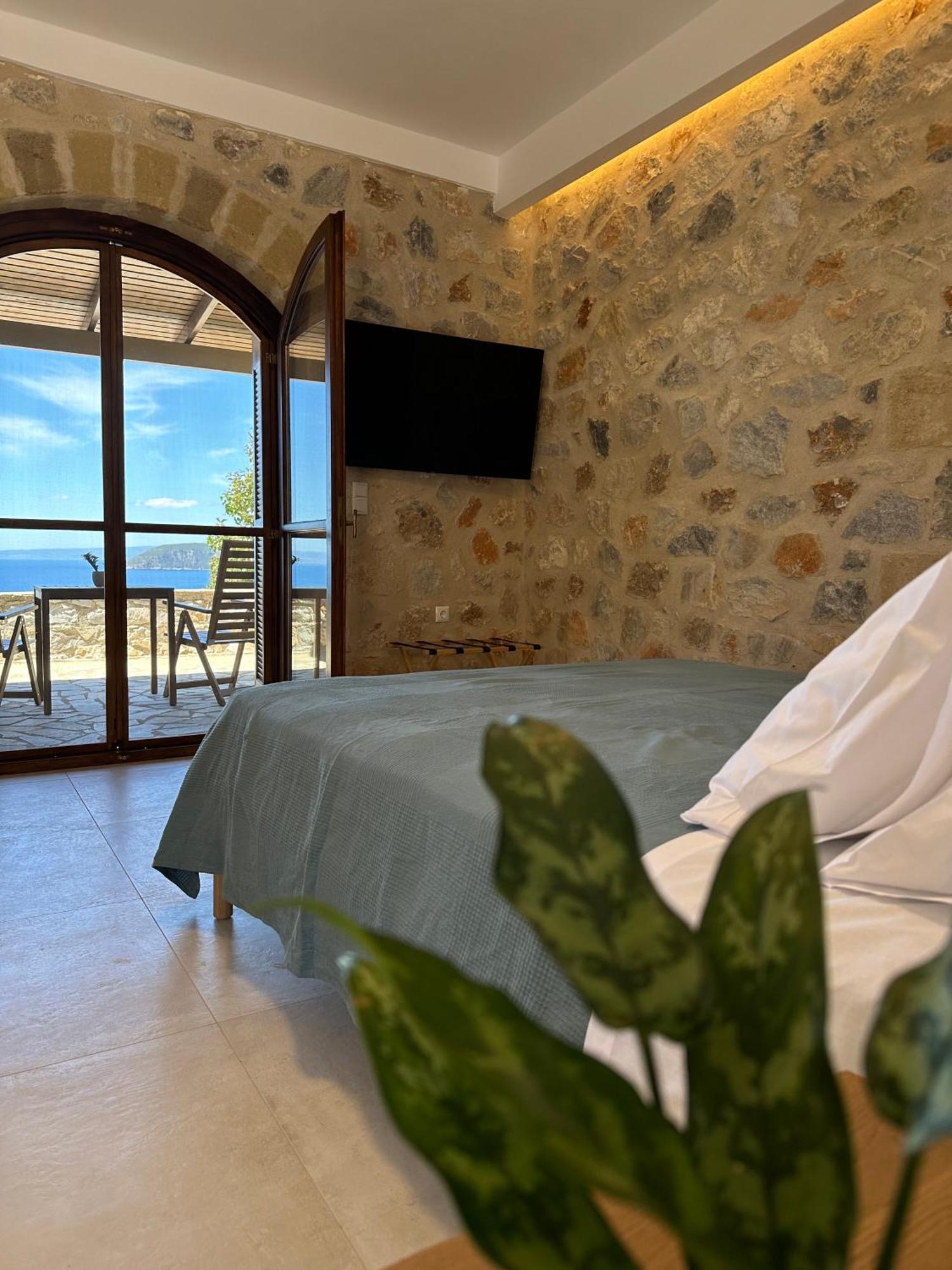 Papanestoras Apartments Kardhamili Esterno foto