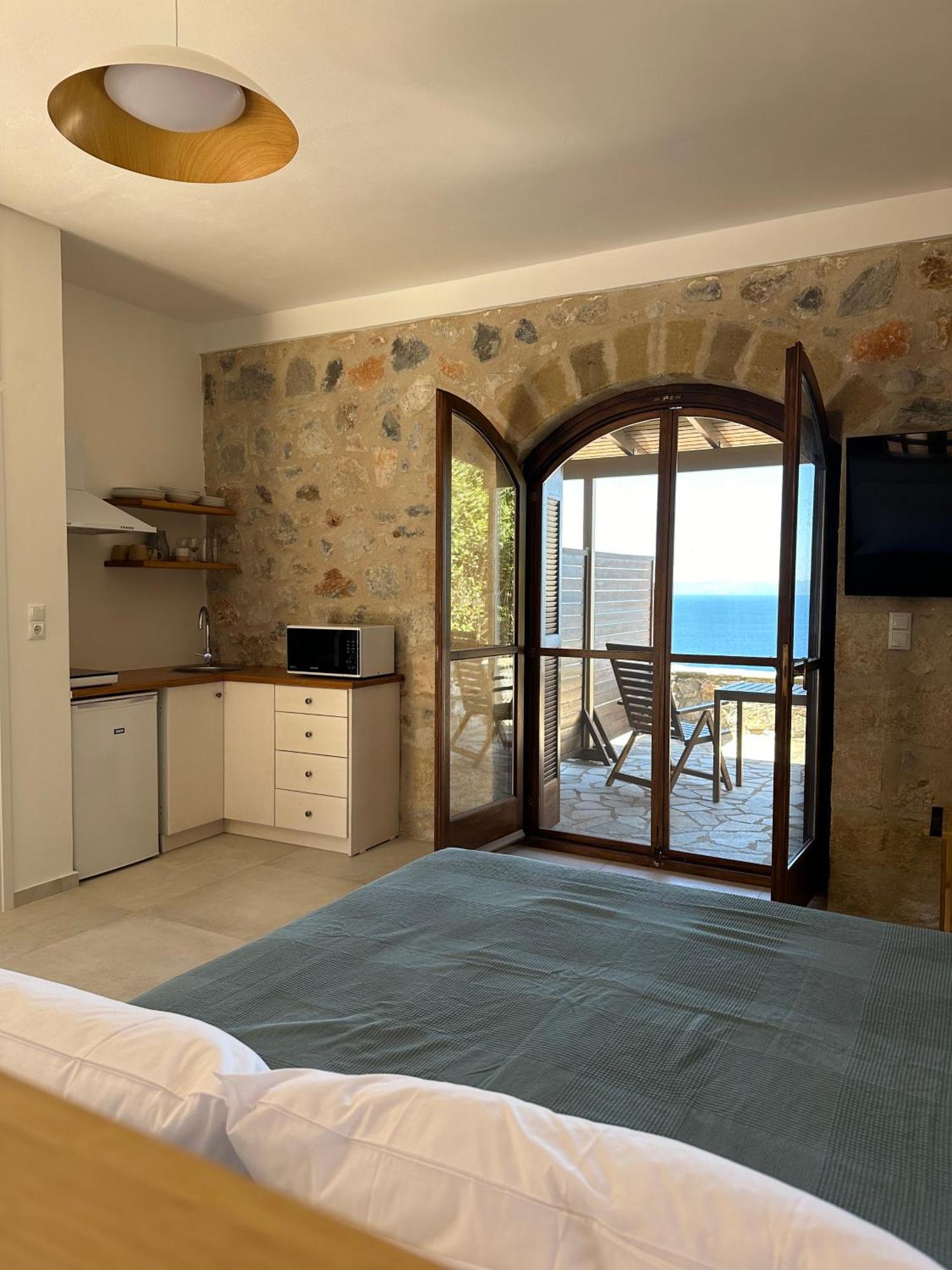 Papanestoras Apartments Kardhamili Esterno foto