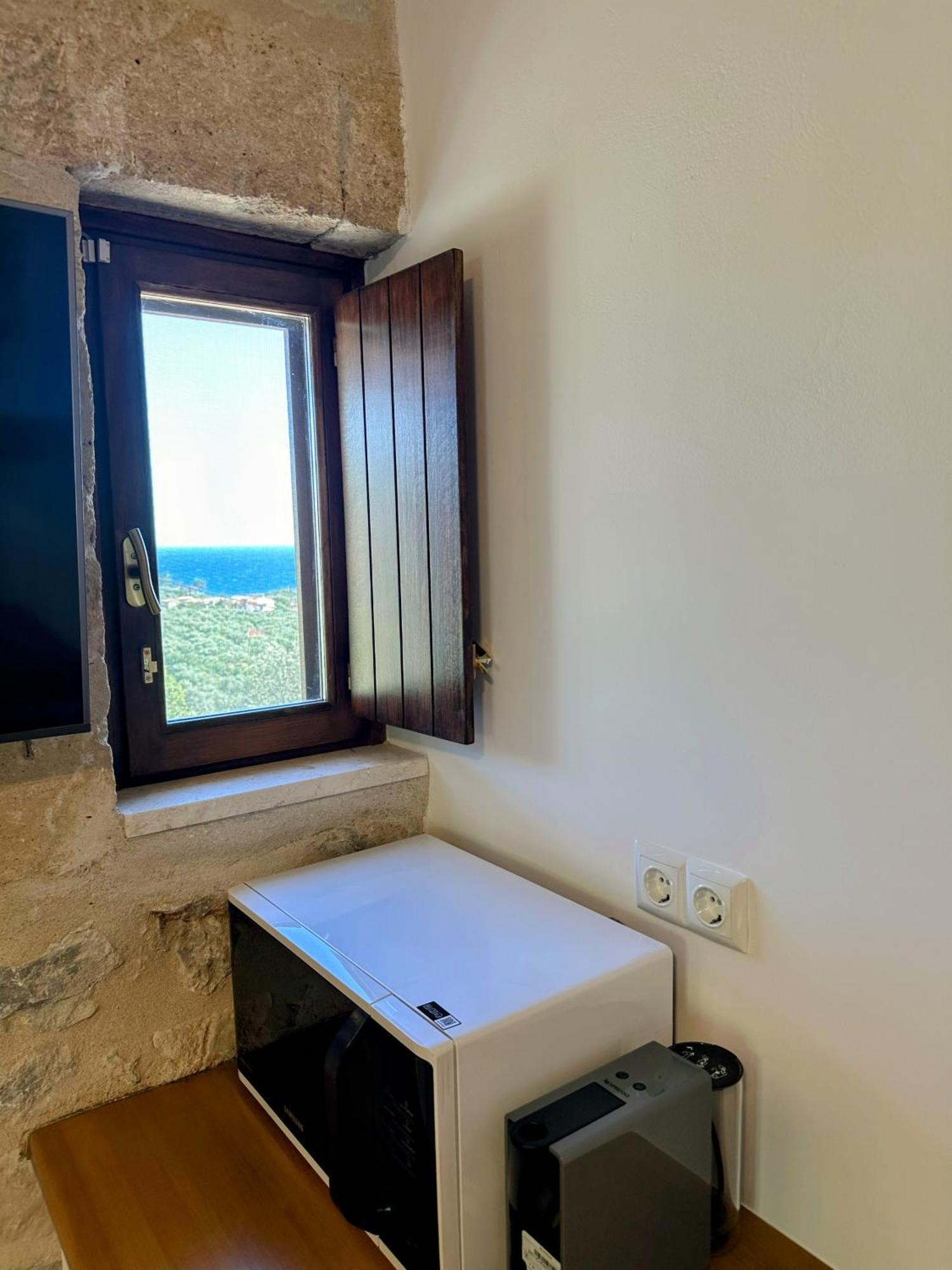 Papanestoras Apartments Kardhamili Esterno foto