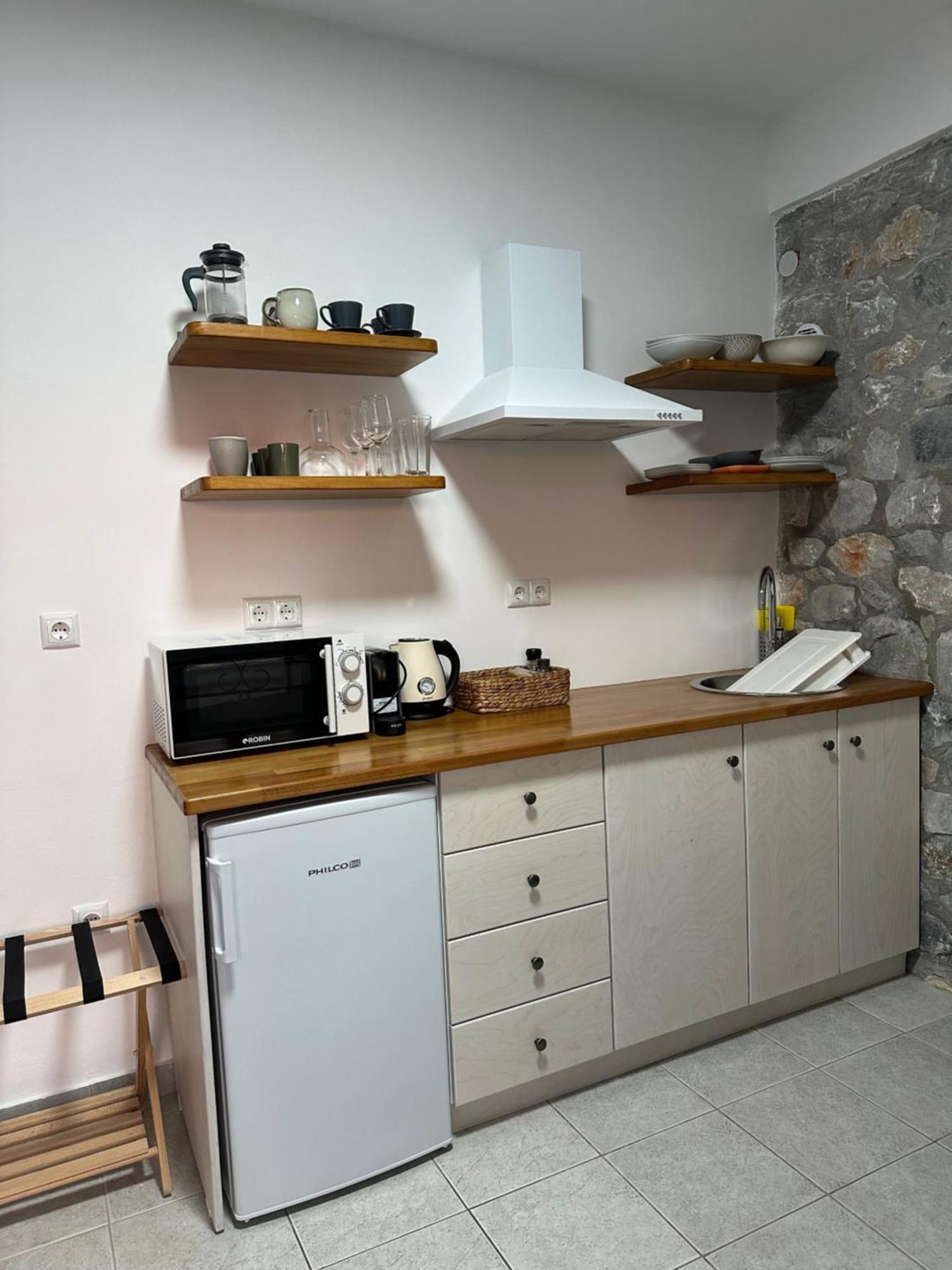 Papanestoras Apartments Kardhamili Esterno foto