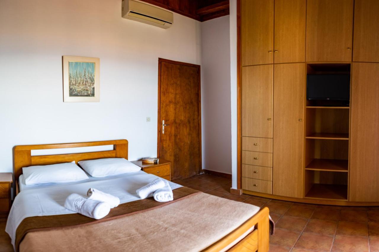 Papanestoras Apartments Kardhamili Esterno foto